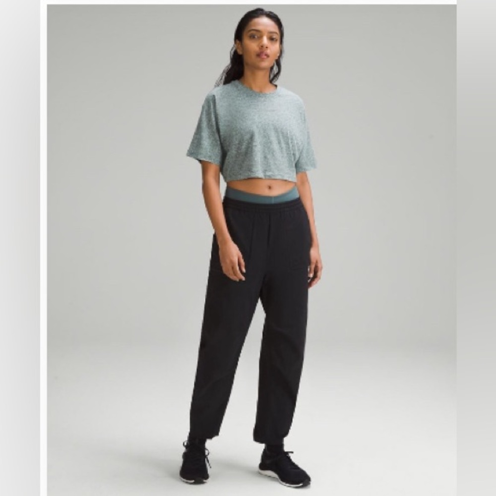 Lululemon crop top